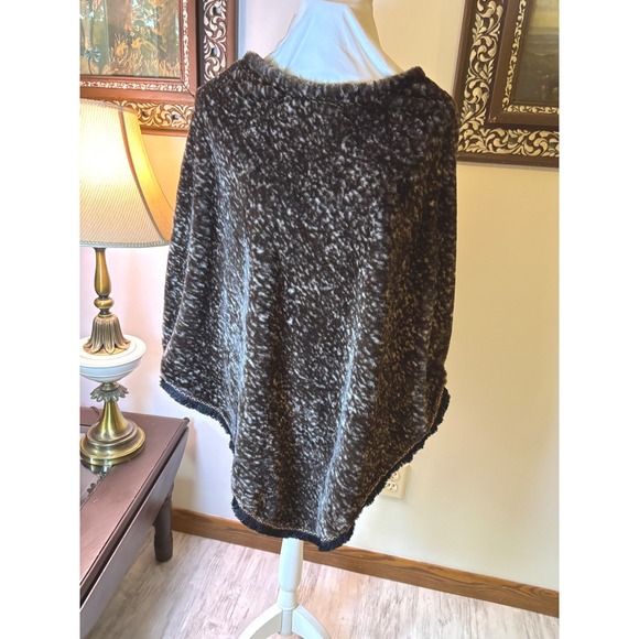 boho Faux Fur Poncho Brown and White Fringe Trim Boho Festival Layering One SIze - Picture 8 of 9